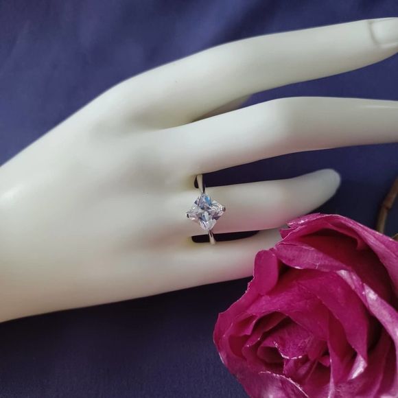 Swarovski Elements - Size 8½ - Silver tone ring as pictured - Picture 4 of 7